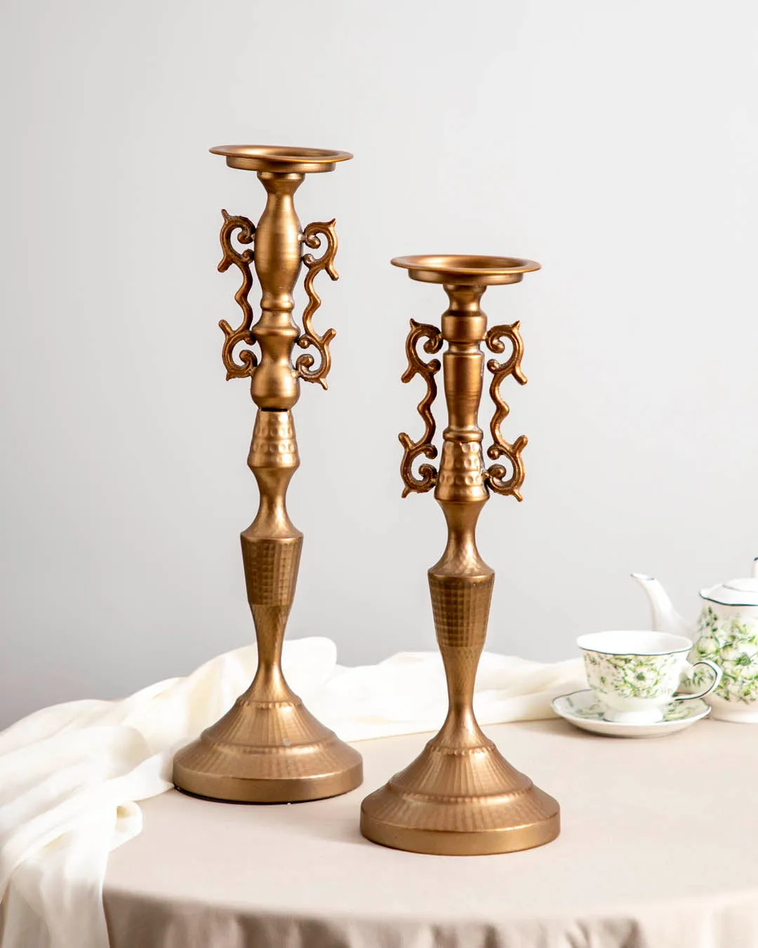 'Radiant Elegance' A Stunning Pillar Candle Holder - Small